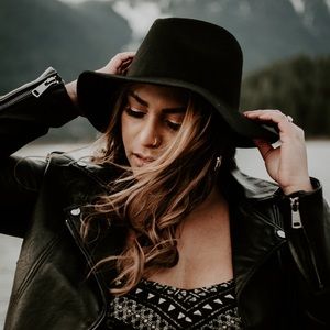 Meet your Posher, Adielle